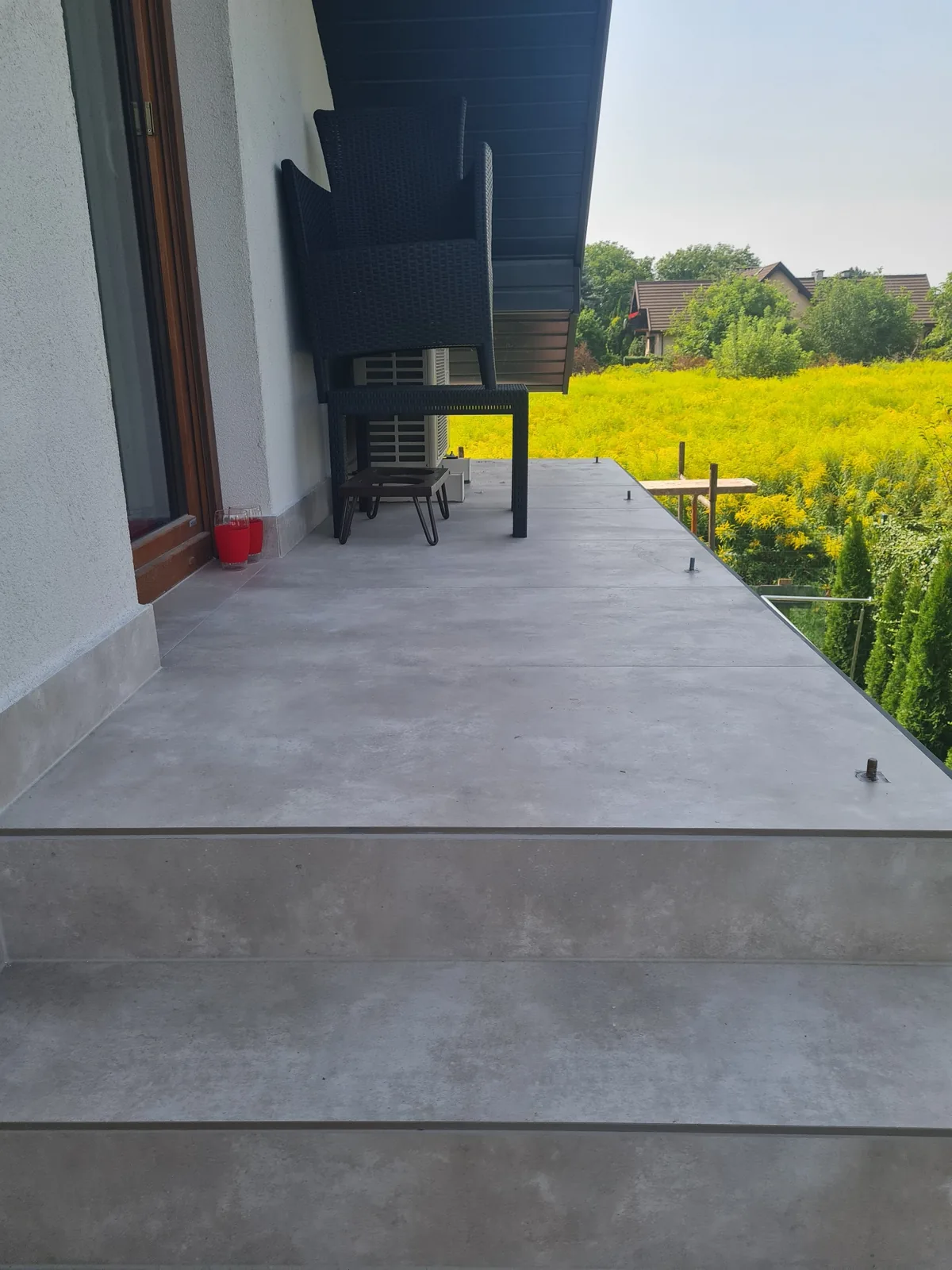 Taras i schody z betonu architektonicznego